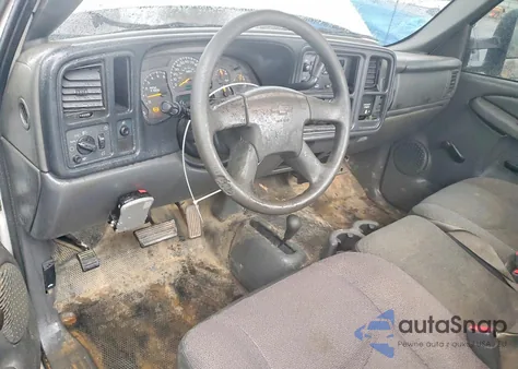 2004 Chevrolet Silverado K2500 Heavy Duty из США, поврежденный, VIN 1GCHK24UX4E133329